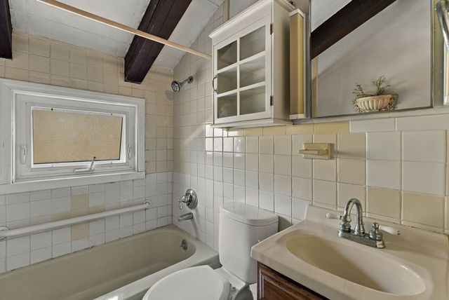 39 Sylvan Ave, Wakefield, MA 01880