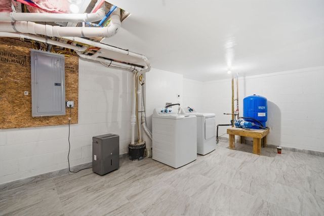 45 Jaeger Dr, Westfield, MA 01085