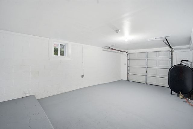 45 Jaeger Dr, Westfield, MA 01085