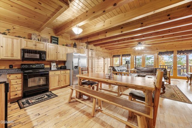 1723 High Rock Way, Sevierville, TN 37862