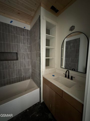 932 N Highland Drive, Gatlinburg, TN 37738