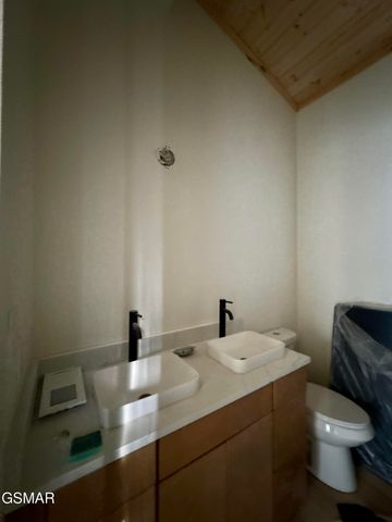 932 N Highland Drive, Gatlinburg, TN 37738