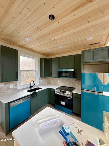 932 N Highland Drive, Gatlinburg, TN 37738