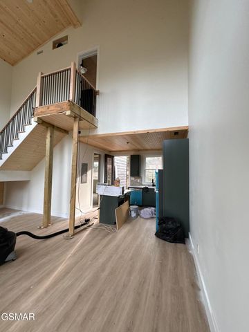 932 N Highland Drive, Gatlinburg, TN 37738