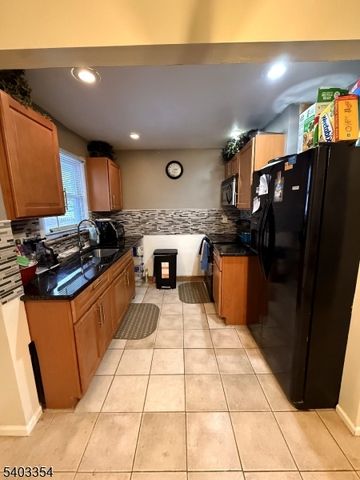 14 Colonial Rd, Roselle Boro, NJ 07203