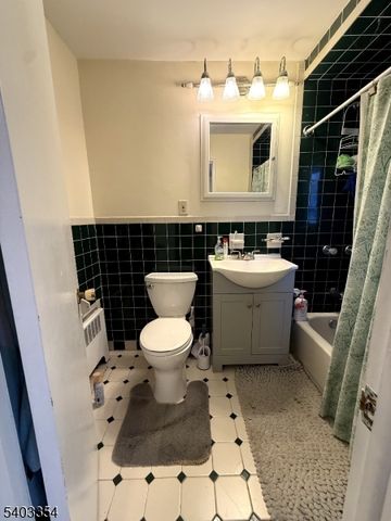 14 Colonial Rd, Roselle Boro, NJ 07203