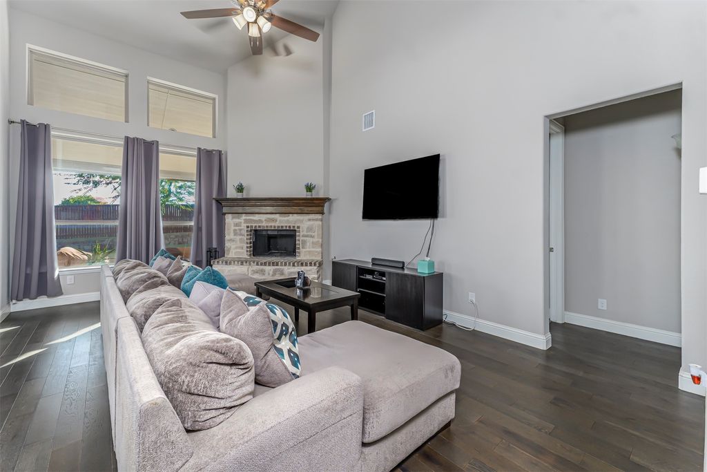 2710 Avondale Drive, Mansfield, TX 76063 — photo 2