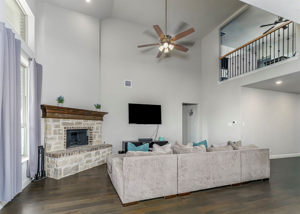 2710 Avondale Drive, Mansfield, TX 76063 — photo 3