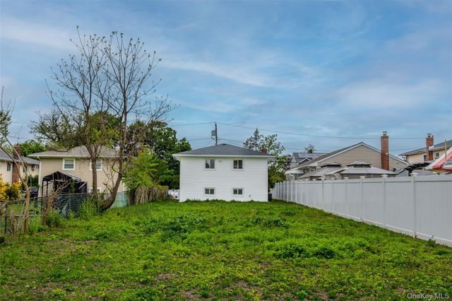 66 4th Avenue, Westbury, NY 11590