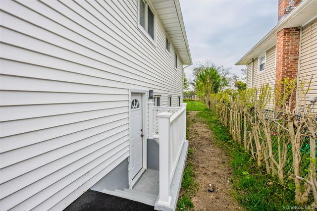 66 4th Avenue, Westbury, NY 11590