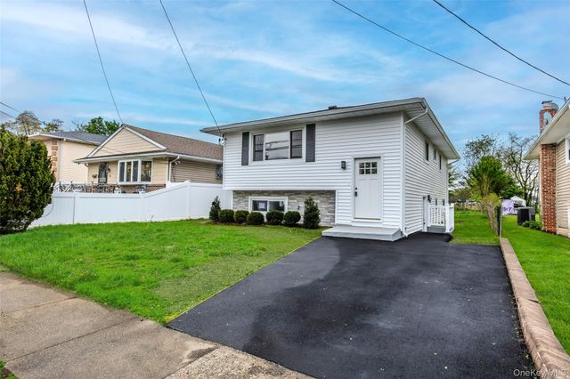 66 4th Avenue, Westbury, NY 11590