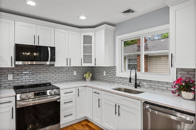 66 4th Avenue, Westbury, NY 11590