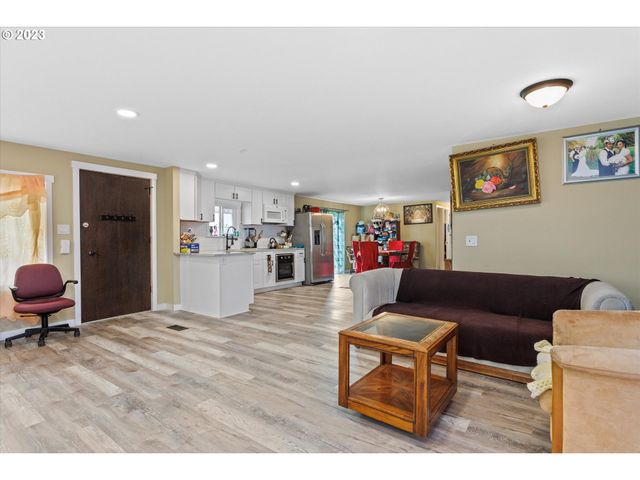 13900 Se HIGHWAY 212 125, Clackamas, OR 97015