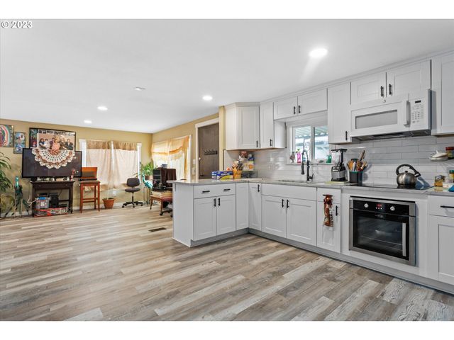 13900 Se HIGHWAY 212 125, Clackamas, OR 97015