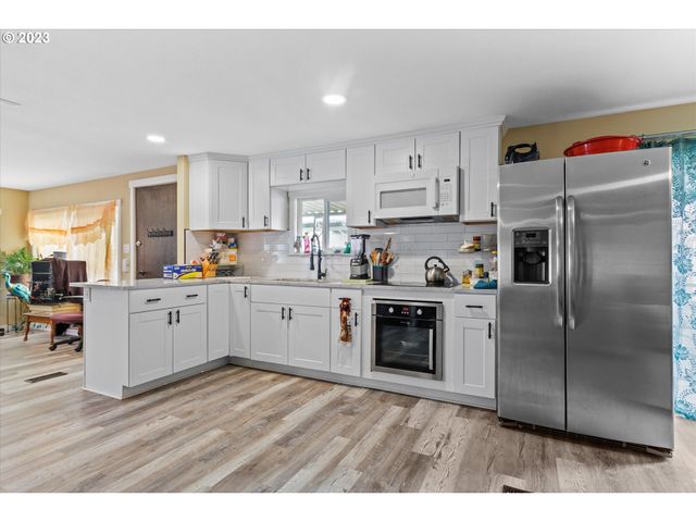 13900 Se HIGHWAY 212 125, Clackamas, OR 97015