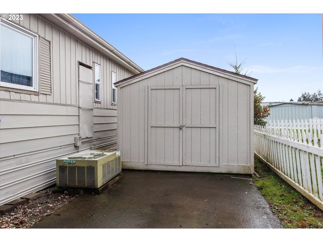 13900 Se HIGHWAY 212 125, Clackamas, OR 97015