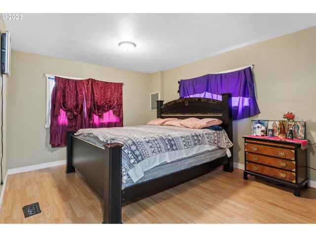 13900 Se HIGHWAY 212 125, Clackamas, OR 97015