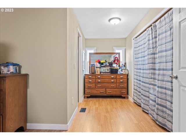 13900 Se HIGHWAY 212 125, Clackamas, OR 97015