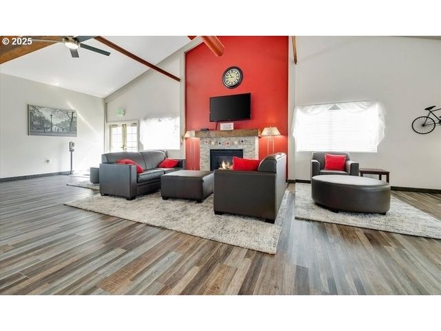 13900 Se HIGHWAY 212 125, Clackamas, OR 97015