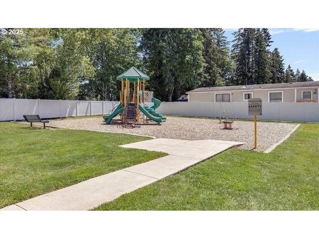 13900 Se HIGHWAY 212 125, Clackamas, OR 97015