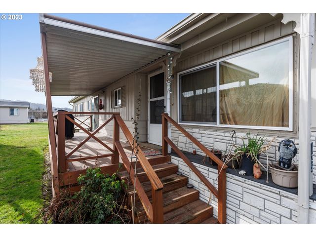 13900 Se HIGHWAY 212 125, Clackamas, OR 97015