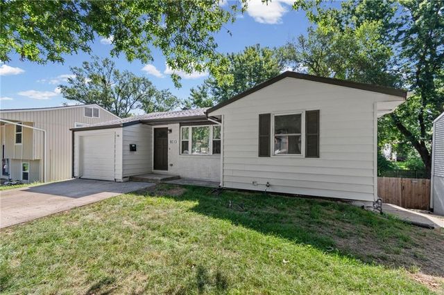 8033 NE San Rafael Drive, Kansas City, MO 64119