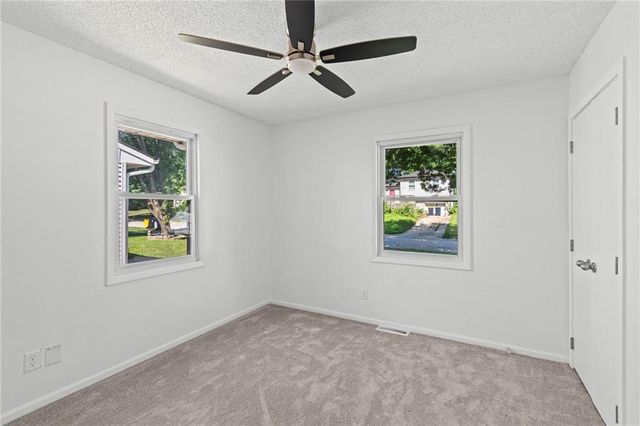 8033 NE San Rafael Drive, Kansas City, MO 64119
