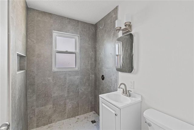 8033 NE San Rafael Drive, Kansas City, MO 64119