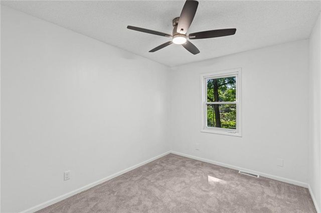 8033 NE San Rafael Drive, Kansas City, MO 64119