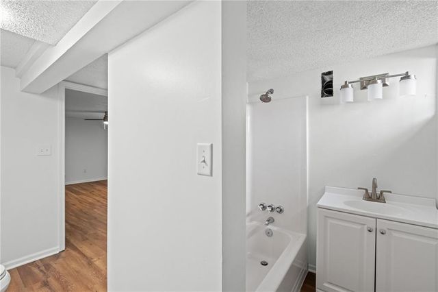 8033 NE San Rafael Drive, Kansas City, MO 64119