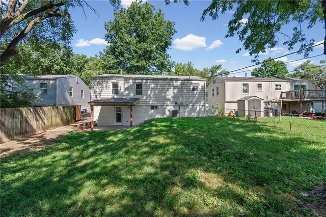 8033 NE San Rafael Drive, Kansas City, MO 64119