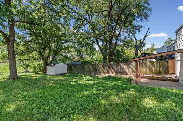 8033 NE San Rafael Drive, Kansas City, MO 64119