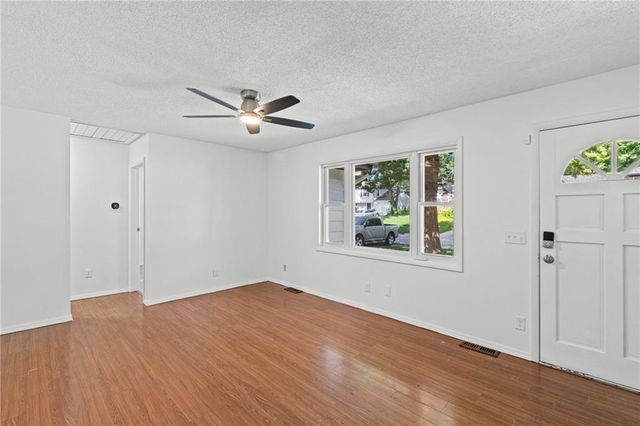 8033 NE San Rafael Drive, Kansas City, MO 64119