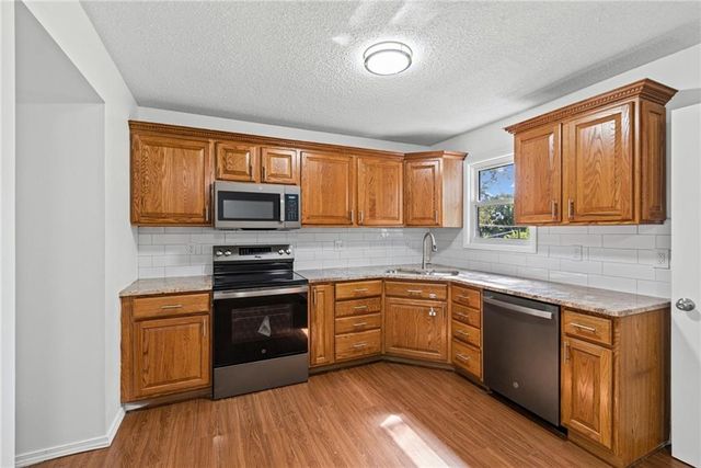 8033 NE San Rafael Drive, Kansas City, MO 64119