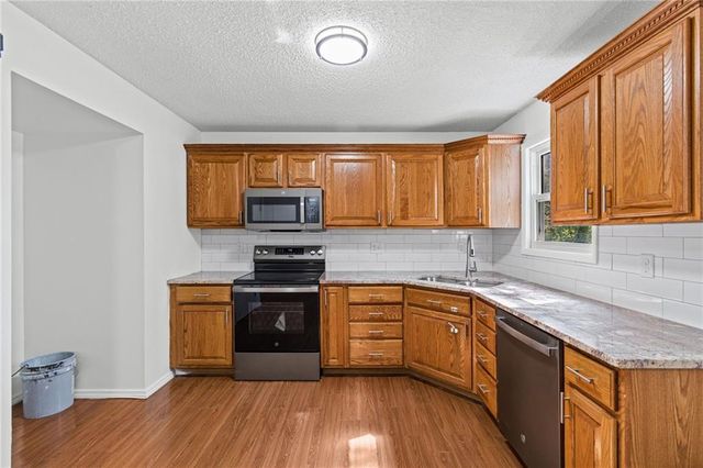8033 NE San Rafael Drive, Kansas City, MO 64119