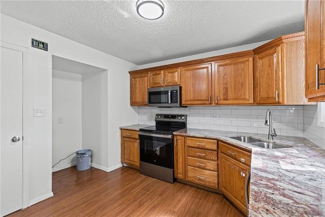8033 NE San Rafael Drive, Kansas City, MO 64119