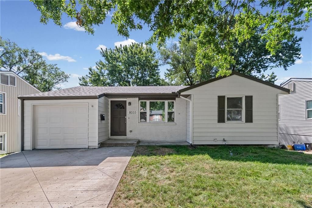 8033 NE San Rafael Drive, Kansas City, MO 64119