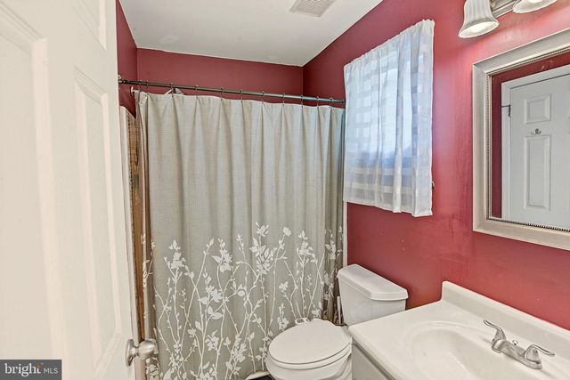 43 WILSON DR, Sicklerville, NJ 08081