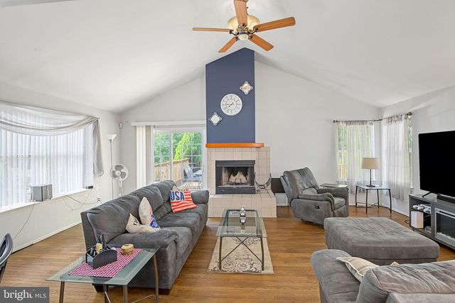 43 WILSON DR, Sicklerville, NJ 08081