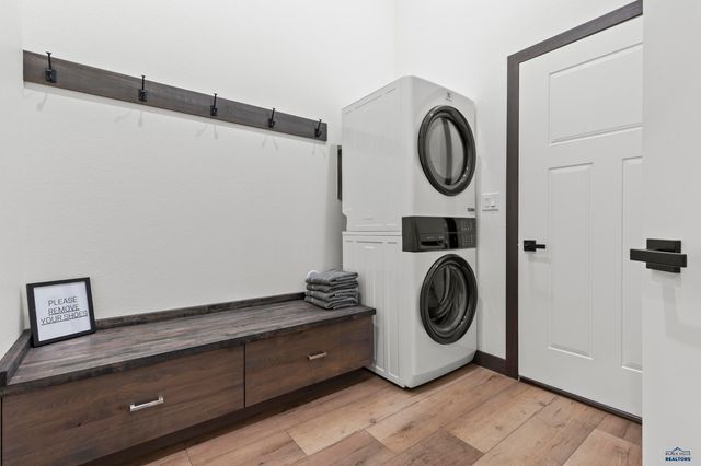 6420 ANDERSON RD, Summersest, SD 57718