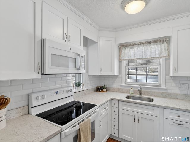 54 Rope Ferry Road I151, Waterford, CT 06385