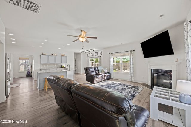 323 Windmill Light Way, Sneads Ferry, NC 28460
