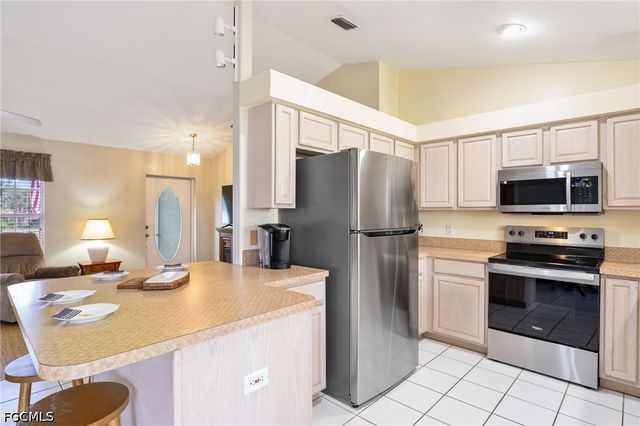 219 NE 7th PL, Cape Coral, FL 33909