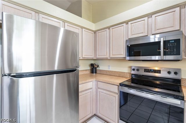 219 NE 7th PL, Cape Coral, FL 33909