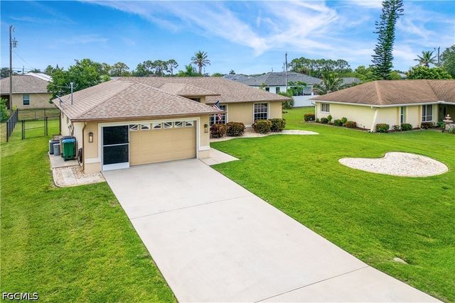 219 NE 7th PL, Cape Coral, FL 33909