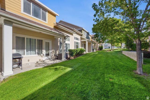 8947 S HEIGHTS DR, Sandy, UT 84094