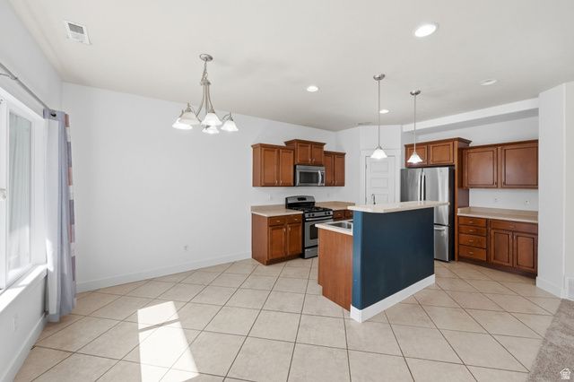 8947 S HEIGHTS DR, Sandy, UT 84094