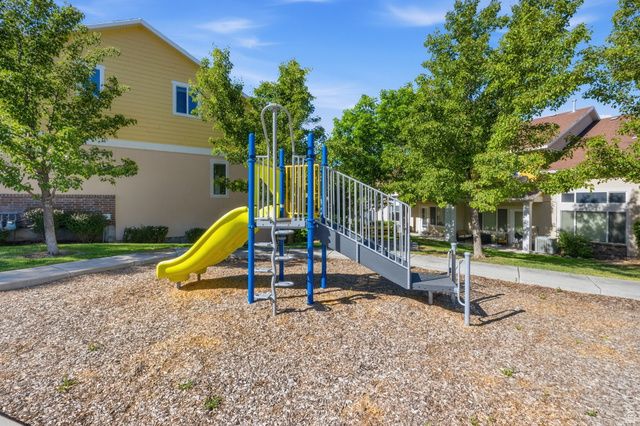 8947 S HEIGHTS DR, Sandy, UT 84094