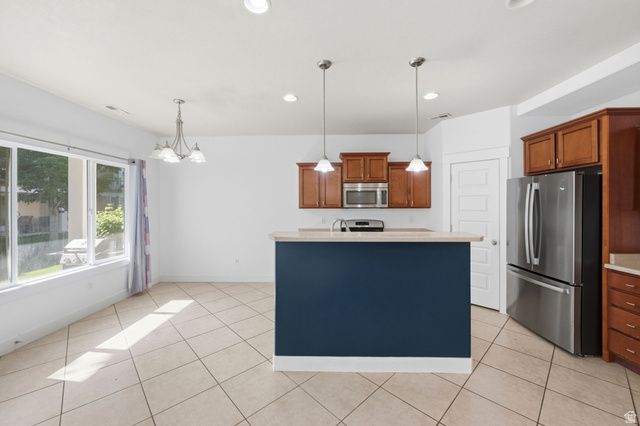 8947 S HEIGHTS DR, Sandy, UT 84094