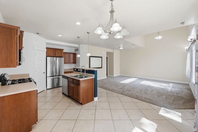 8947 S HEIGHTS DR, Sandy, UT 84094